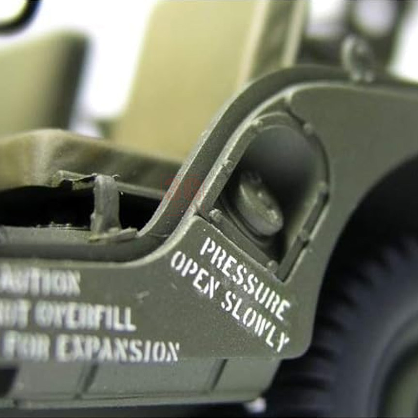 Kit de modelo de plástico para - Model Kit Weapons reseña y precio