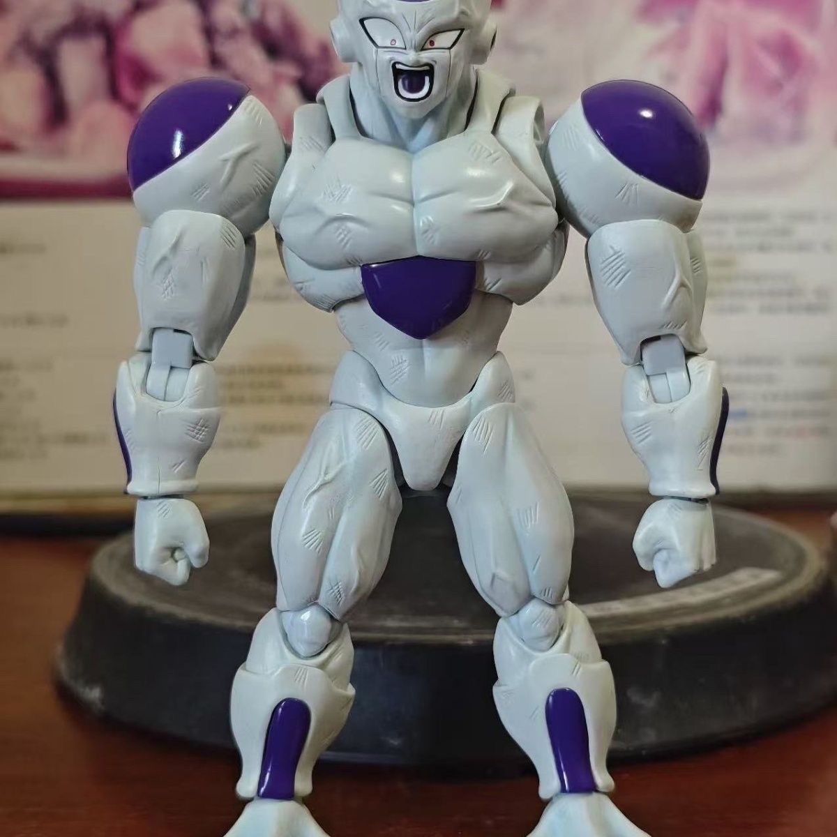 DB Toys DB Factory Frieza Drag - Model Kit Harley Quinn reseña y precio